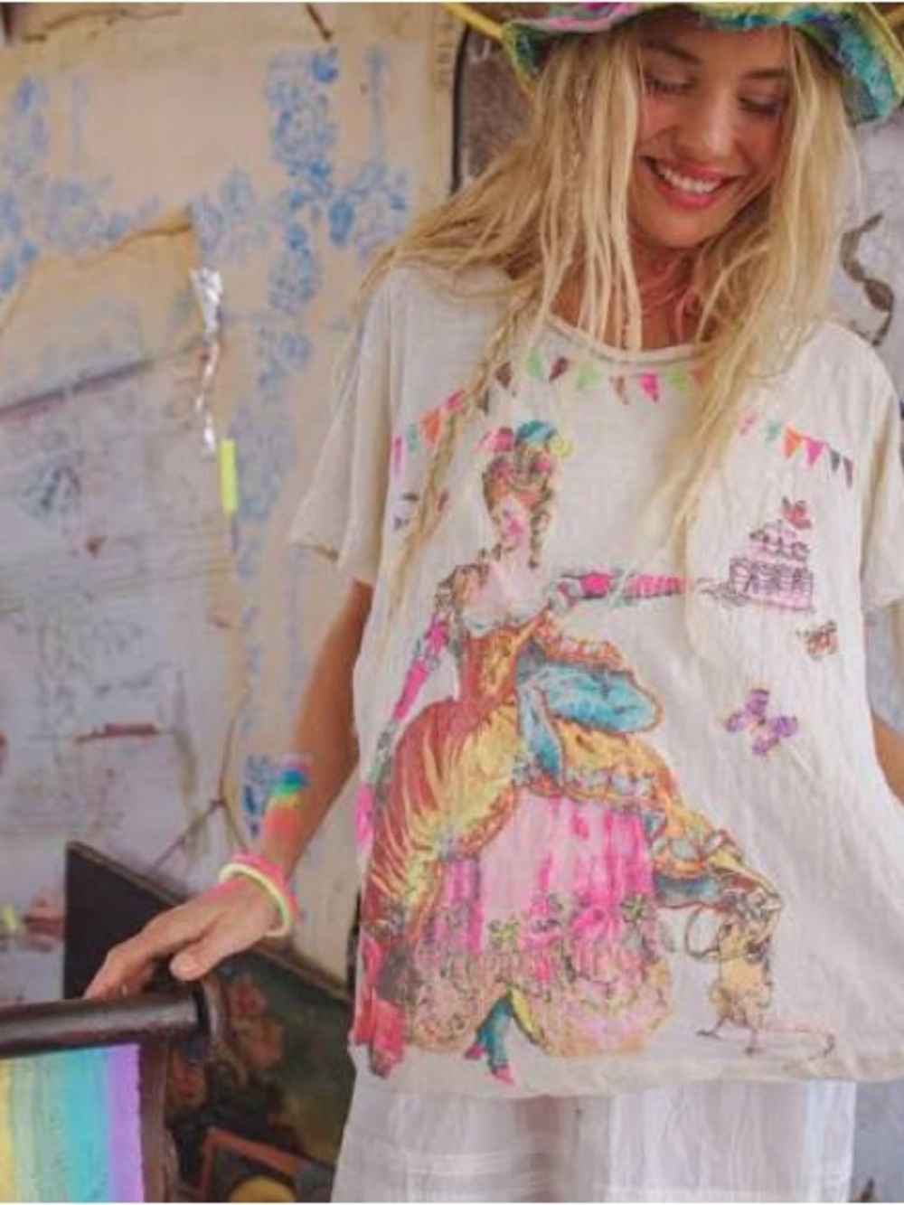 Magnolia Pearl Queens Cake T Shirt - Picture 2 of 5